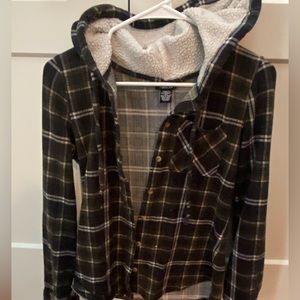 RUE 21 FLANNEL W HOOD
